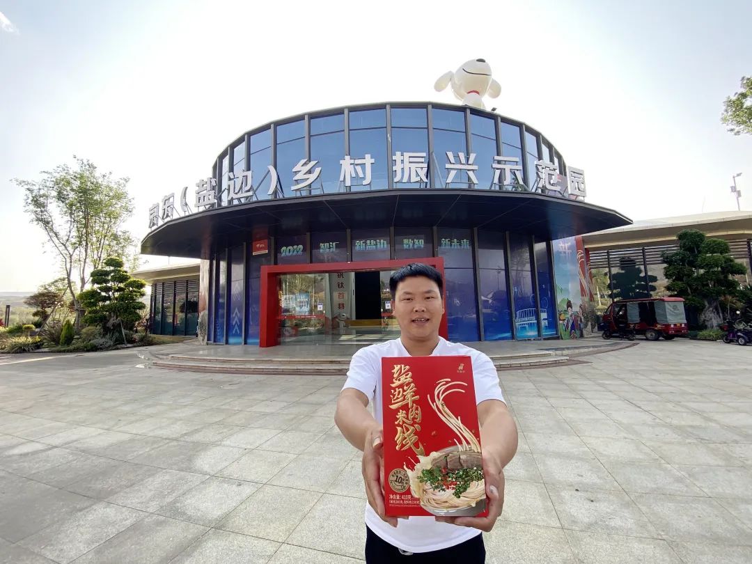一件农特包裹如何被托举出大山？