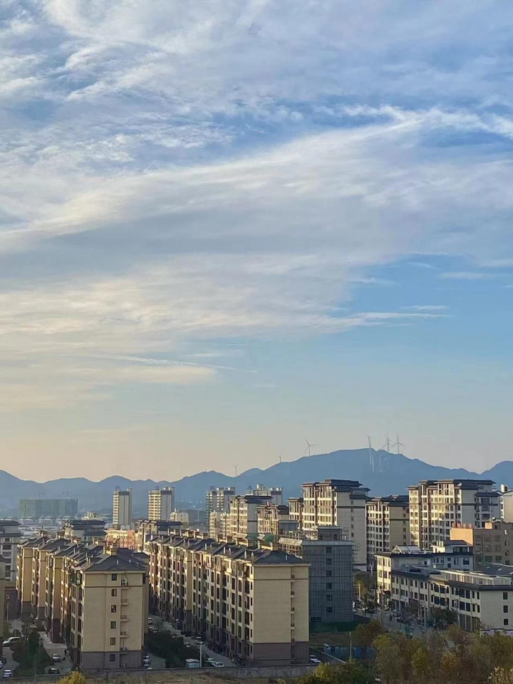繁荣的下沉市场，救不了无聊的小镇青年